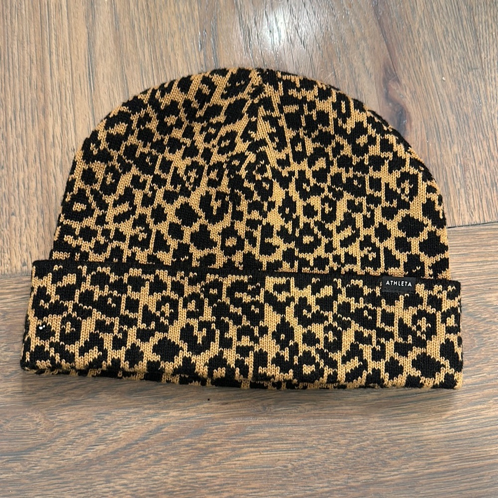 Athleta Leopard Print Beanie and scarf - Black and Gold